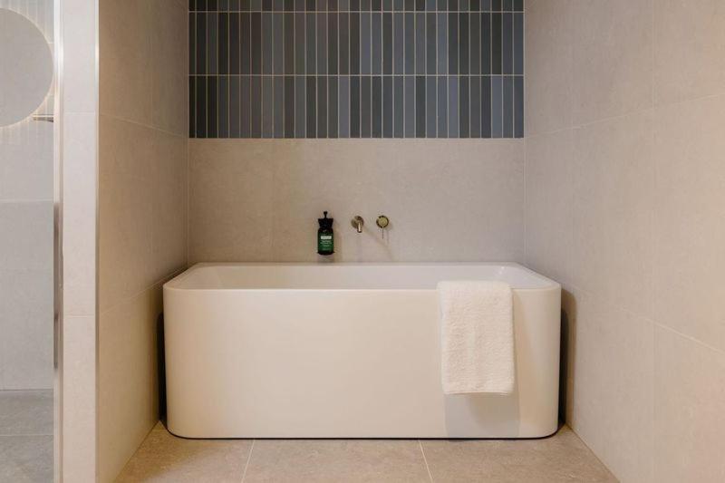 Crowne Plaza Adelaide Mawson Lakes By Ihg Екстериор снимка